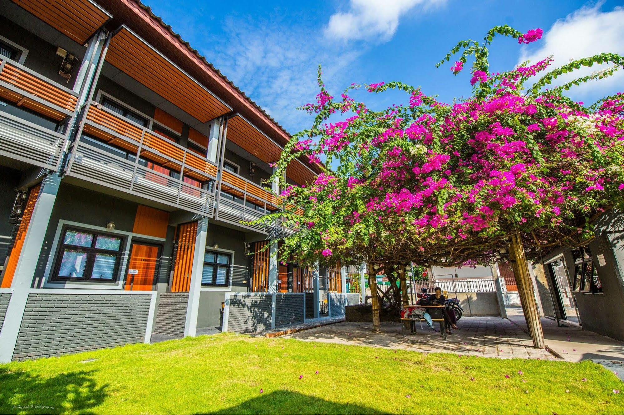 Chiangmai Moli Inn (Adults Only) Chiang Mai Exterior foto